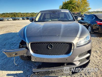 Piąte zdjęcie samochodu w środku: 2017 JAGUAR F-PACE PRESTIGE VIN:SADCK2BV5HA881493 - miniatura