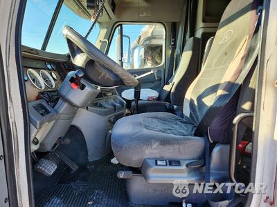 Zdjęcie 7 z 12 samochodu: 2007 FREIGHTLINER SEMI TRUCK VIN:1FUJBBCK57LV80273 - miniatura