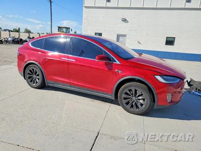 Czwarte zdjęcie samochodu z boku: 2017 TESLA MODEL X VIN:5YJXCBE29HF059315 - miniatura