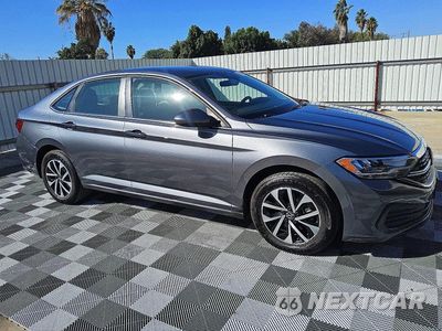 Czwarte zdjęcie samochodu z boku: 2024 VOLKSWAGEN JETTA S VIN:3VW5M7BU6RM054591 - miniatura