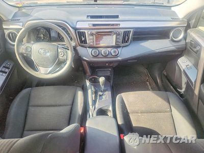 Zdjęcie 8 z 14 samochodu: 2018 TOYOTA RAV4 LE VIN:JTMBFREV2JJ257737 - miniatura
