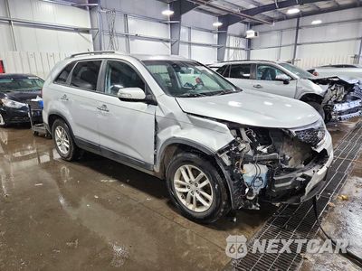 Czwarte zdjęcie samochodu z boku: 2014 KIA SORENTO LX VIN:5XYKT4A76EG462602 - miniatura