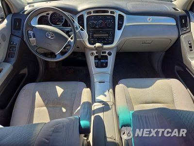 Zdjęcie 8 z 13 samochodu: 2005 TOYOTA HIGHLANDER BASE VIN:JTEGD21A050127436 - miniatura
