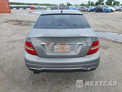 Zdjęcie 6 z 12 samochodu: 2013 MERCEDES-BENZ C 250 VIN:WDDGF4HB9DR300282 - miniatura