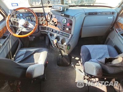 Zdjęcie 8 z 13 samochodu: 2012 FREIGHTLINER CASCADIA SEMI TRUCK VIN:1FVXA7007CDBN3452 - miniatura
