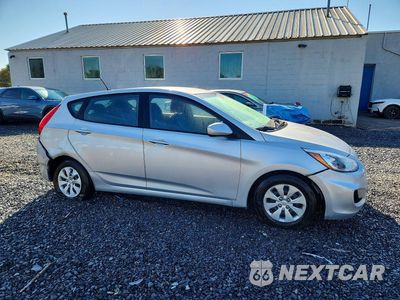 Czwarte zdjęcie samochodu z boku: 2017 HYUNDAI ACCENT SE VIN:KMHCT5AE5HU321205 - miniatura