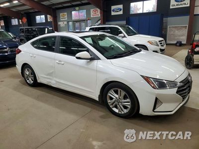 Czwarte zdjęcie samochodu z boku: 2020 HYUNDAI ELANTRA VALUE EDITION VIN:5NPD84LF8LH613492 - miniatura