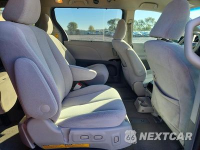 Zdjęcie 11 z 13 samochodu: 2011 TOYOTA SIENNA LE VIN:5TDKK3DC6BS096127 - miniatura