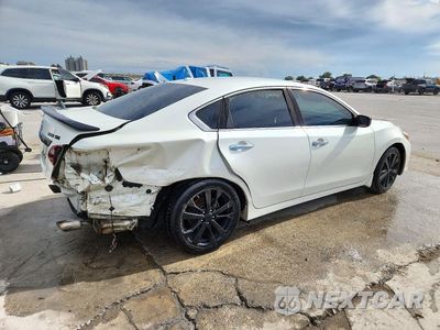 Trzecie zdjęcie samochodu z tyłu: 2018 NISSAN ALTIMA 2.5 SR VIN:1N4AL3AP6JC276651 - miniatura