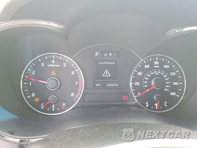 Zdjęcie 9 z 12 samochodu: 2017 KIA FORTE LX VIN:3KPFL4A74HE144836 - miniatura