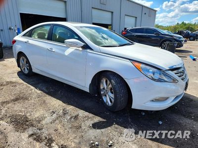 Czwarte zdjęcie samochodu z boku: 2013 HYUNDAI SONATA LIMITED VIN:5NPEC4AC0DH581795 - miniatura