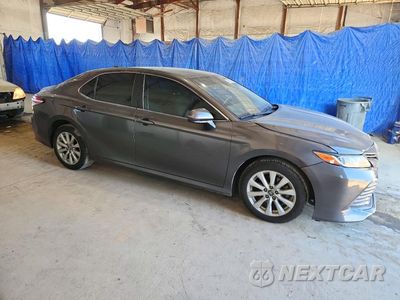 Czwarte zdjęcie samochodu z boku: 2019 TOYOTA CAMRY LE VIN:4T1B11HK7KU853312 - miniatura