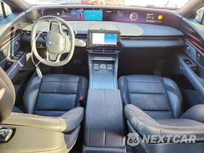 Zdjęcie 8 z 13 samochodu: 2024 LINCOLN NAUTILUS RESERVE VIN:5LMPJ8K46RJ810825 - miniatura