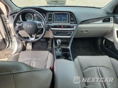 Zdjęcie 8 z 12 samochodu: 2018 HYUNDAI SONATA LIMITED VIN:5NPE34AF3JH608719 - miniatura