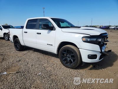 Czwarte zdjęcie samochodu z boku: 2025 RAM 1500 LARAMIE VIN:1C6SRFJP6SN737388 - miniatura