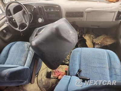 Zdjęcie 8 z 13 samochodu: 2000 CHEVROLET EXPRESS G3500 VIN:1GBHG31J6Y1171286 - miniatura