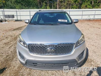 Piąte zdjęcie samochodu w środku: 2017 KIA SORENTO LX VIN:5XYPG4A34HG267884 - miniatura