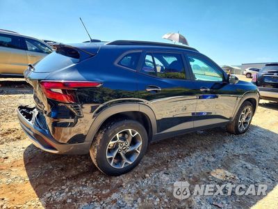 Trzecie zdjęcie samochodu z tyłu: 2024 CHEVROLET TRAX 1LT VIN:KL77LHE23RC235578 - miniatura