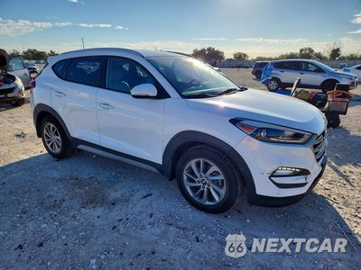 Czwarte zdjęcie samochodu z boku: 2017 HYUNDAI TUCSON SE PLUS VIN:KM8J33A47HU562542 - miniatura