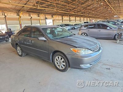 Czwarte zdjęcie samochodu z boku: 2004 TOYOTA CAMRY XLE VIN:4T1BE30K94U938599 - miniatura