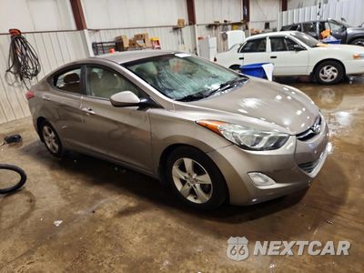 Czwarte zdjęcie samochodu z boku: 2013 HYUNDAI ELANTRA GLS VIN:5NPDH4AE6DH384662 - miniatura