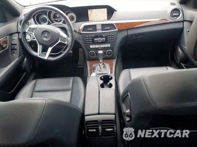 Zdjęcie 8 z 12 samochodu: 2014 MERCEDES-BENZ C 250 VIN:WDDGF4HB0EA963028 - miniatura