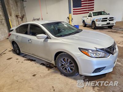 Czwarte zdjęcie samochodu z boku: 2018 NISSAN ALTIMA 2.5 S VIN:1N4AL3AP3JC160999 - miniatura