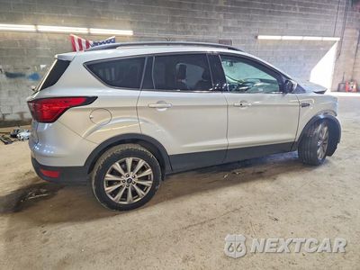 Trzecie zdjęcie samochodu z tyłu: 2019 FORD ESCAPE SEL VIN:1FMCU9HD6KUC22398 - miniatura