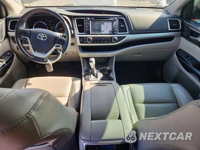 Zdjęcie 8 z 13 samochodu: 2019 TOYOTA HIGHLANDER XLE VIN:5TDJZRFH1KS583559 - miniatura