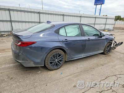 Trzecie zdjęcie samochodu z tyłu: 2026 TOYOTA CAMRY SE VIN:4T1DBADK9TU565370 - miniatura