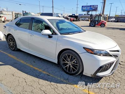 Czwarte zdjęcie samochodu z boku: 2022 TOYOTA CAMRY SE VIN:4T1G11AK5NU639942 - miniatura