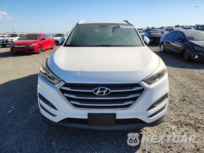 Piąte zdjęcie samochodu w środku: 2016 HYUNDAI TUCSON SE VIN:KM8J33A43GU114751 - miniatura