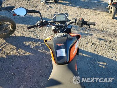 Zdjęcie 6 z 9 samochodu: 2019 KTM 390 DUKE VIN:MD2JPJ40XKC222458 - miniatura
