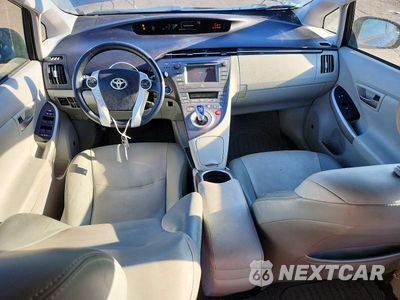 Zdjęcie 8 z 13 samochodu: 2014 TOYOTA PRIUS FIVE VIN:JTDKN3DU5E1750729 - miniatura