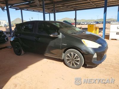 Czwarte zdjęcie samochodu z boku: 2013 TOYOTA PRIUS C ONE VIN:JTDKDTB3XD1043959 - miniatura