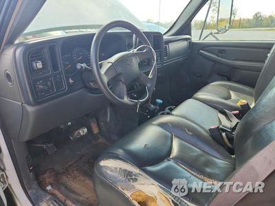 Zdjęcie 8 z 12 samochodu: 2005 CHEVROLET SILVERADO C3500 VIN:1GBJC34245E235685 - miniatura