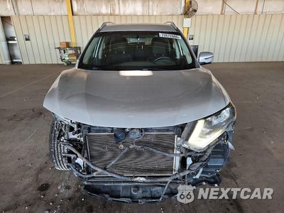 Piąte zdjęcie samochodu w środku: 2018 NISSAN ROGUE SV VIN:KNMAT2MV9JP545491 - miniatura