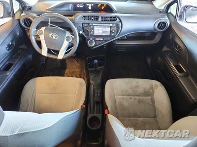 Zdjęcie 8 z 12 samochodu: 2017 TOYOTA PRIUS C ONE VIN:JTDKDTB33H1592697 - miniatura