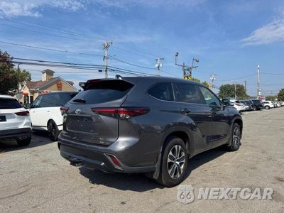 Czwarte zdjęcie samochodu z boku: 2024 TOYOTA HIGHLANDER XLE VIN:5TDKDRBH4RS529899 - miniatura