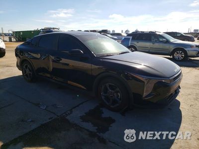 Czwarte zdjęcie samochodu z boku: 2025 KIA K4 LXS VIN:3KPFT4DE7SE190310 - miniatura