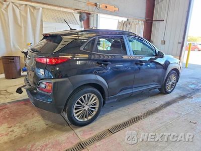 Trzecie zdjęcie samochodu z tyłu: 2020 HYUNDAI KONA SEL VIN:KM8K2CAA3LU538857 - miniatura