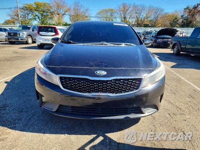Piąte zdjęcie samochodu w środku: 2018 KIA FORTE LX VIN:3KPFL4A70JE247239 - miniatura