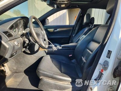Zdjęcie 7 z 12 samochodu: 2009 MERCEDES-BENZ C 350 VIN:WDDGF56X99R050795 - miniatura