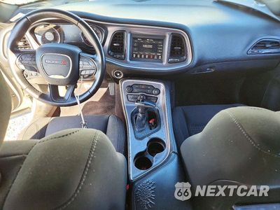 Zdjęcie 8 z 12 samochodu: 2019 DODGE CHALLENGER SXT VIN:2C3CDZAG9KH561687 - miniatura