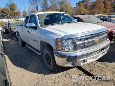Czwarte zdjęcie samochodu z boku: 2013 CHEVROLET SILVERADO K1500 LT VIN:1GCRKSE7XDZ296097 - miniatura