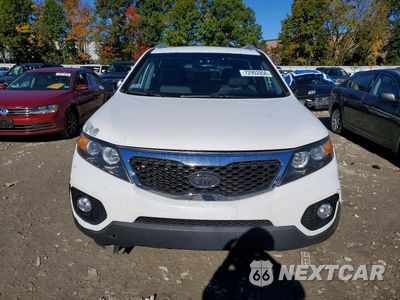 Piąte zdjęcie samochodu w środku: 2013 KIA SORENTO LX VIN:5XYKTDA68DG401046 - miniatura