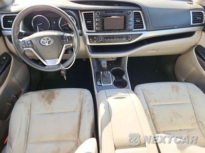 Zdjęcie 8 z 13 samochodu: 2016 TOYOTA HIGHLANDER LE VIN:5TDBKRFH1GS244042 - miniatura
