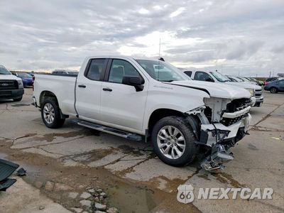 Czwarte zdjęcie samochodu z boku: 2021 CHEVROLET SILVERADO C1500 CUSTOM VIN:1GCRWBEK4MZ372826 - miniatura