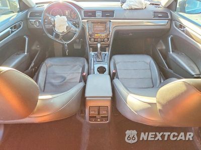 Zdjęcie 8 z 12 samochodu: 2017 VOLKSWAGEN PASSAT SE VIN:1VWGT7A37HC027890 - miniatura