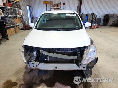 Piąte zdjęcie samochodu w środku: 2017 NISSAN VERSA 1.6 S VIN:3N1CN7AP1HL805915 - miniatura